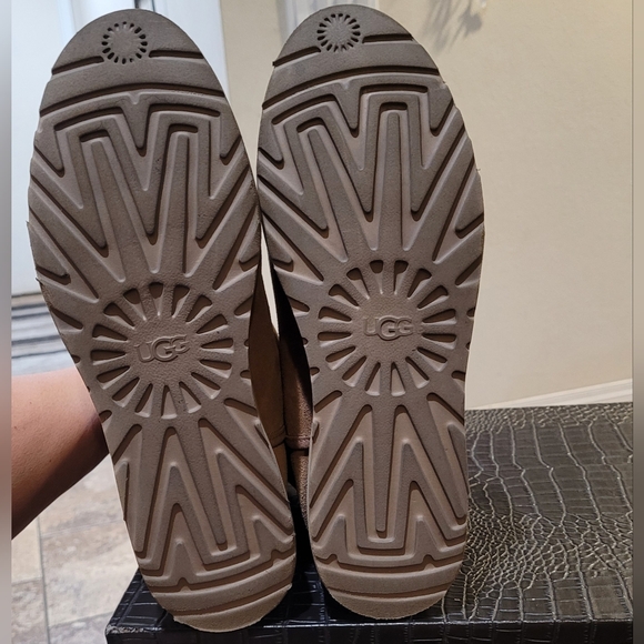 UGG Classic Short Boot Chestnut Suede 1 Inch Heel Women’s Size 10 Pre-Loved - Picture 6 of 7